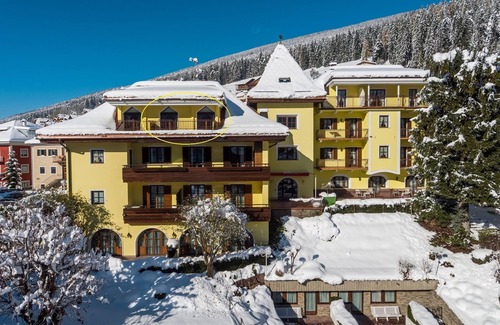 Ortisei Apartment | Villa Stella Apartment N 55 – Nearby Ski Lifts, Mountain View, Wi-Fi, Balcony and Garden