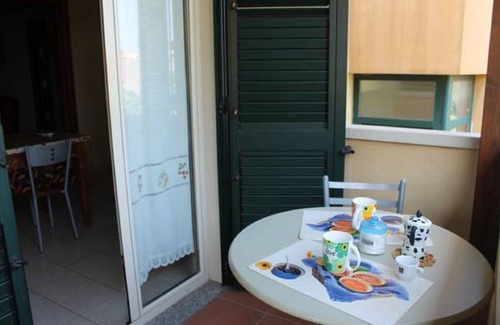 Catona Villa | Villa Terry, Apartment "Sunflower"