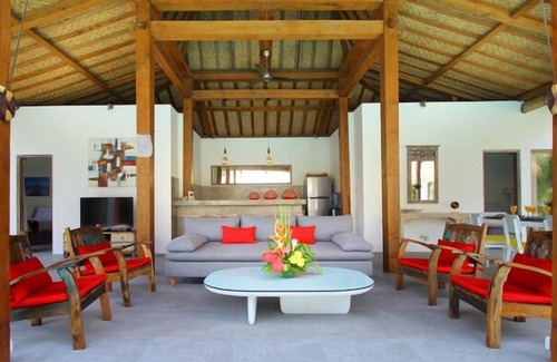 Seminyak Villa | Villa Thiara Oberoi Seminyak 500m Kudeta beach