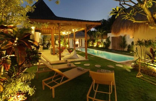 Seminyak Villa | Villa Thiara Oberoi Seminyak 500m Kudeta beach
