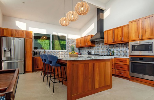 Atenas House | Villa Tranquila-new 4-bedroom home in Atenas, with views and pool!