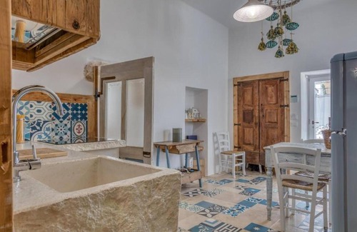 Putignano Villa | Villa 'Trulli Life' with Private Pool, Wi-Fi and Air Conditioning