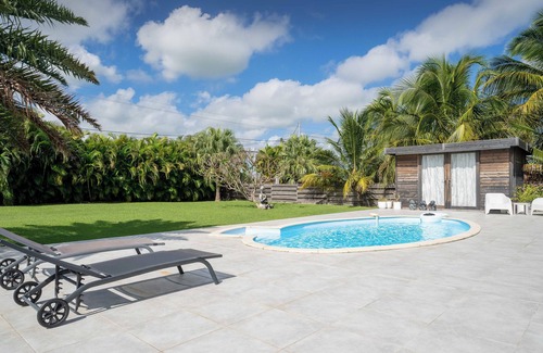 Le Moule Villa | Villa Tyno, with its private pool and surfer's paradise just a few minutes away.