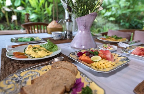 Lodtunduh Bed & Breakfast | Villa Uma Anyar-Writer Studio