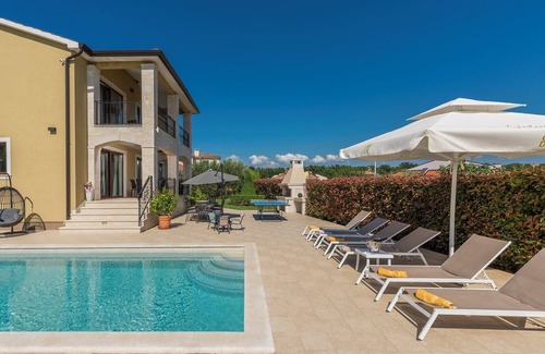Montizana Villa | Villa Vanesa with Private Pool and private garden