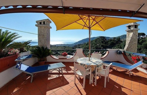 Fiaiano House | Villa Venturina A: A bright and sunny independent house located on the high coast in front of the sea, with Free WI-FI.