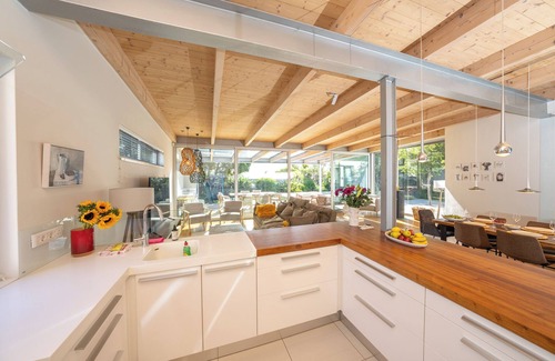 Constantia Villa | Villa Verdot – Exclusive Holiday Home with Heated Pool, Playground & BBQ Terrace