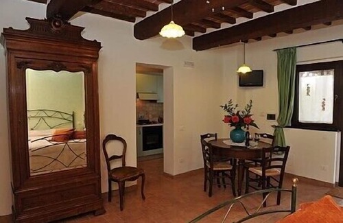 Citerna House | Villa Vezzosa D: A cozy and welcoming apartment that is part of an ancient country house, with Free WI-FI.