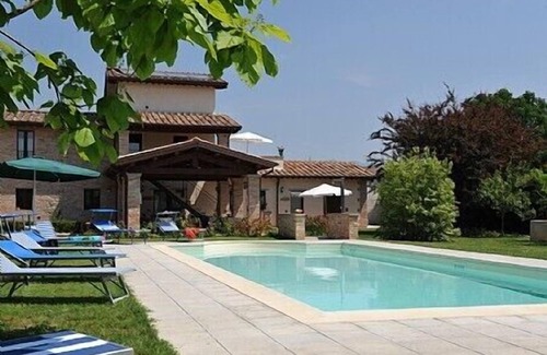 Citerna House | Villa Vezzosa D: A cozy and welcoming apartment that is part of an ancient country house, with Free WI-FI.
