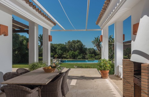 Benalup-Casas Vieja House | Villa Violeta with pool, garden and Wi-Fi