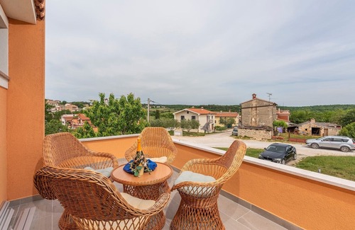 Strpacici Apartment | Villa Visnjan with Pool/Apartment No.1 on the First Floor with Balcony