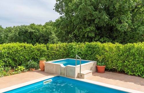 Strpacici Apartment | Villa Visnjan with Pool/Apartment No.1 on the First Floor with Balcony