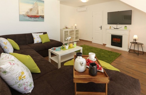 Kastel Kambelovac House | Villa Vortex - sea view, heated pool with relaxing nature environment