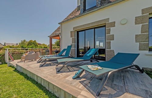 Locquirec Villa | Villa '- Vue Mer - 800m De La Plage' with Sea View, Private Terrace and Wi-Fi