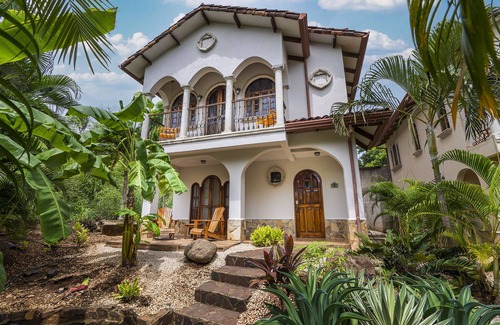 Tamarindo Villa | Villa w POOL 2BR/2.5BA Walk To Beach, Shops, Restaurants and MORE