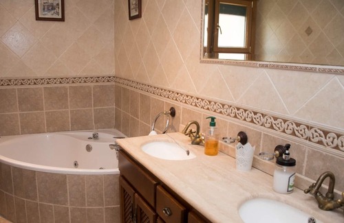 Palazuelos de Eresma Cottage | Villa with pool and jacuzzi 5 minutes from Segovia