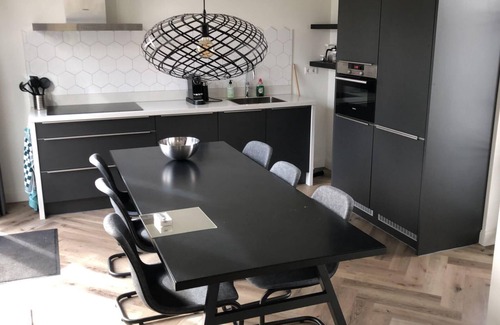 Noordoostelijk van Schaarsbergen House | Villa with 3 bedrooms, 2 bathrooms and a roof terrace