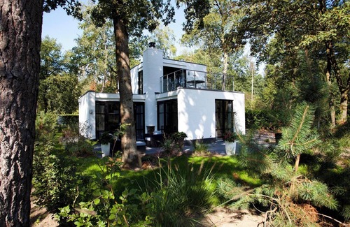 Noordoostelijk van Schaarsbergen House | Villa with 3 bedrooms, 2 bathrooms and a roof terrace