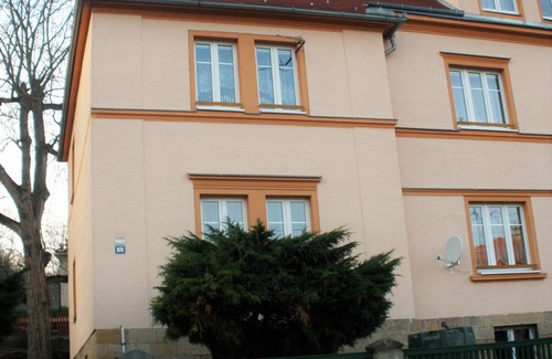 Decin Apartment | Villa with a garden, pets are welcome