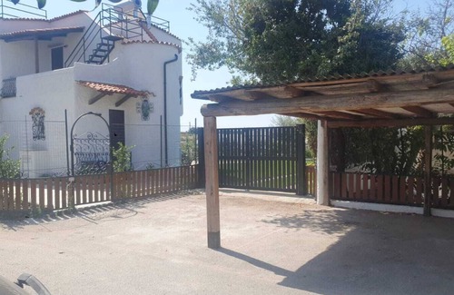 Colonia Elena Villa | Villa With Garden Consisting of 3 Floors With 6 Bedrooms and 5 Bathrooms