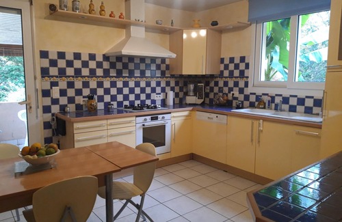 Cahors House | Villa with garden in residential area