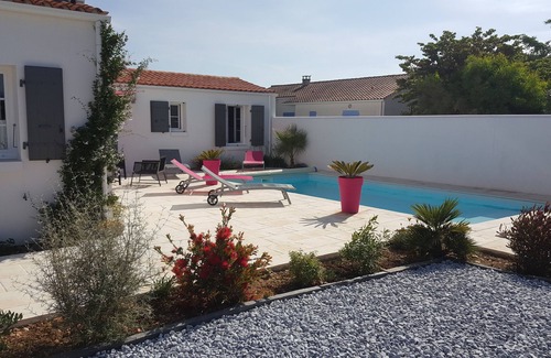 La Bree-les-Bains Villa | Villa with heated pool 400 m from the sea, quiet, pets allowed
