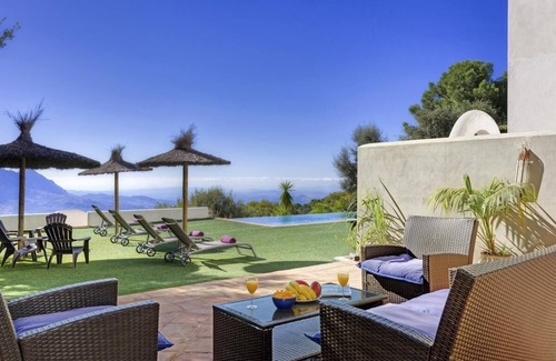 Gaucin Villa | Villa with infinity pool