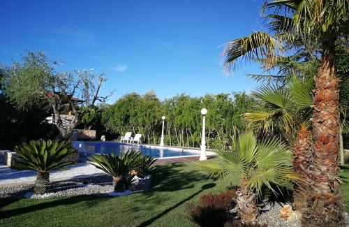 Castellana Grotte Villa | Villa with pool in Castellana Grotte