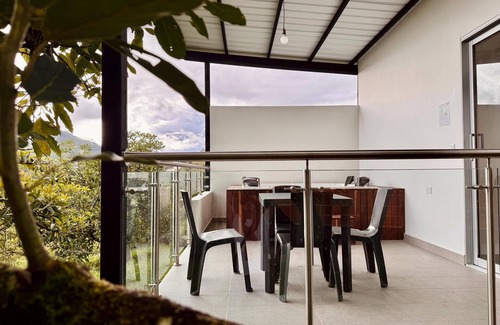 El Penol Ski Chalet | VILLA WITH POOL AND JACUZZI GUATAPE