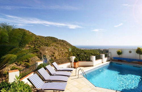 Frigiliana Villa | Villa with pool and stunning free view on sea and mountains