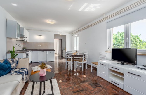 City Center House | Villa with pool, Ideal for several families, 3 separate living units