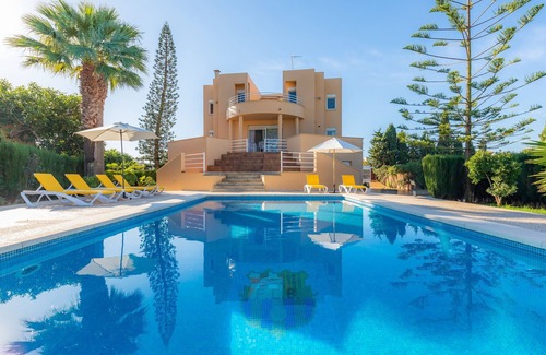 Sa Coma House | Villa With Pool in Idyllic Location - Ca Na Xisca