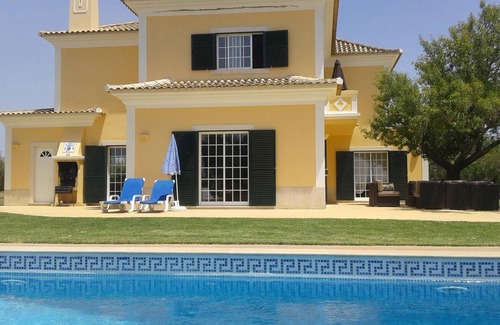Olhao Villa | Villa with pool in the Algarve with Mediterranean permaculture garden and BBQ.