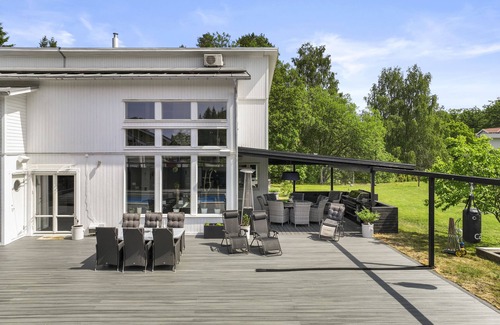 Farsta Villa | Villa with pool near Stockholm city