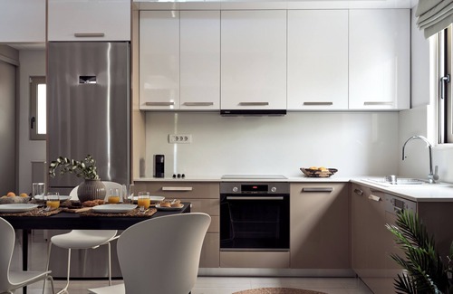 Akrotiri Villa | Villa with pool on the edge of the hill