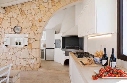 Syracuse Villa | Villa with pool, sea front location near Syracuse, Sicily