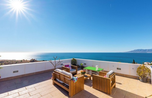 El Candado Villa | Villa with Pool, Stunning Mountain View, Wi-Fi, Garden & Terrace