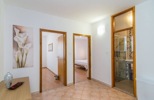 Selina Cabin | Villa with private pool, large garden and BBQ in quiet village