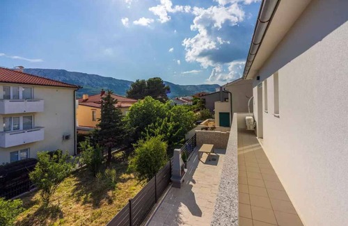 Baska Villa | Villa with swimming pool and large garden