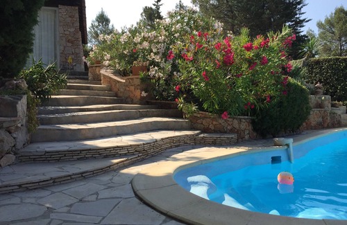 Lorgues Villa | villa (with tower of stones and swimmingpool) - privatly owned ground of 6 ha - beautiful view - 5 rooms - 8 persons