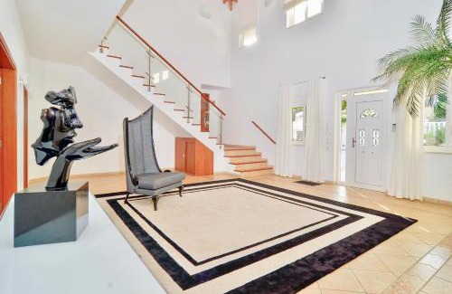 Luz Villa | Villa Zinha