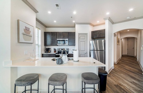 Corryville Apartment | Village 2BD 5 - Two Bedroom Apartment, Sleeps 4