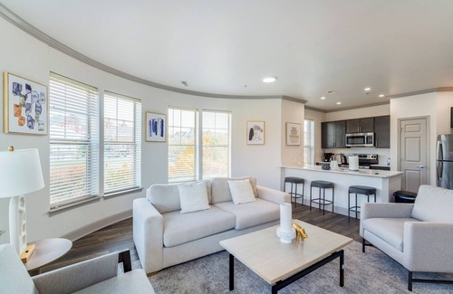 Corryville Apartment | Village 2BD 5 - Two Bedroom Apartment, Sleeps 4