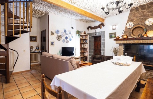Viguera House | Village house with picnic area and fireplace.