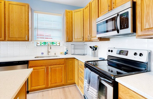 Villages of Five Points House | Village of Five Points townhome with pool, gym, and tennis access - bikes & W/D