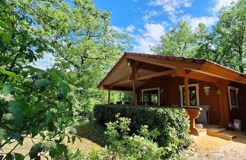 Mauroux Ski Chalet | VILLAGE VACANCES le Lot. Chalet: Swimming pool, Tennis court, Boules pitch, Children's games.