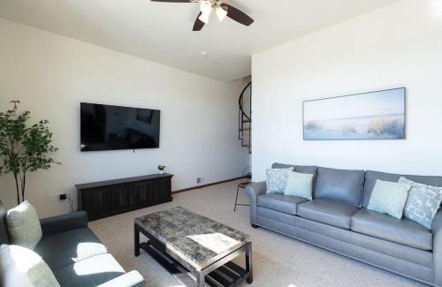 Charlevoix House | Villager Loft Pool Table & Dining Discounts