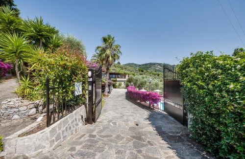 Rezza House | Villaré, oasi di relax nel verde della Riviera con piscina privata