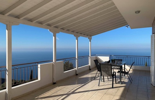 Drimonas Apartment | VillAri Lefkas Suites