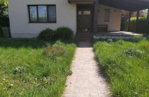 Iasi Villa | Villaweb Ground Floor ap in a house, 5min drive to center&airport, villa can accomodate 12-18pers